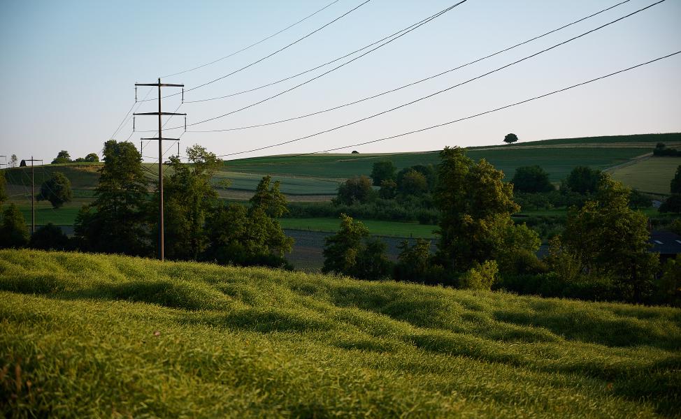 images/25-06-17_hills_with_powerlines.jpg