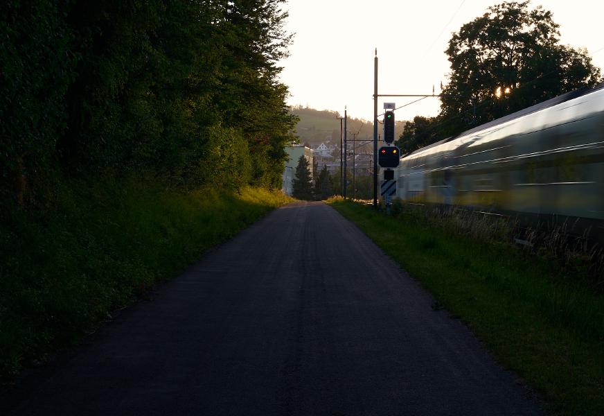 images/25-06-18_train_at_sunset.jpg