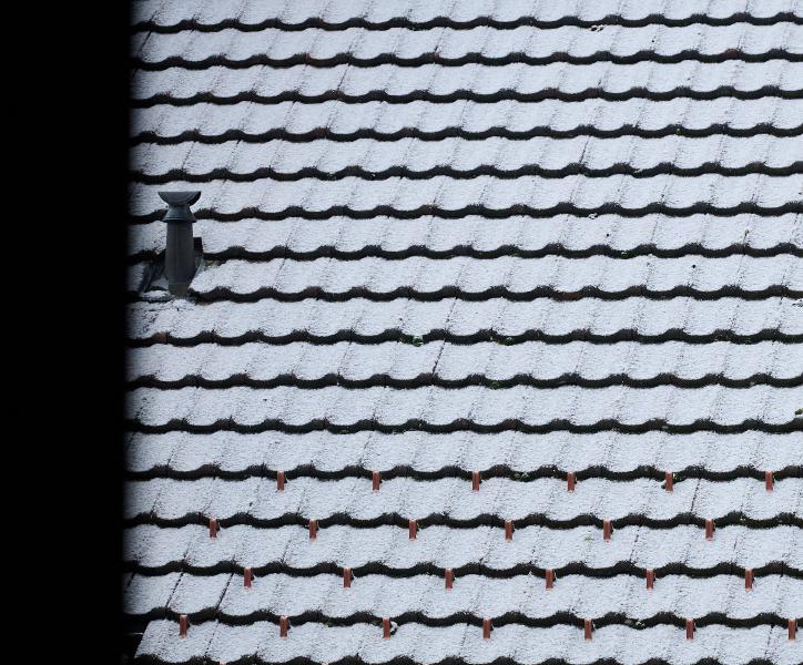 images/25-11-21_first_snow_roof.jpg
