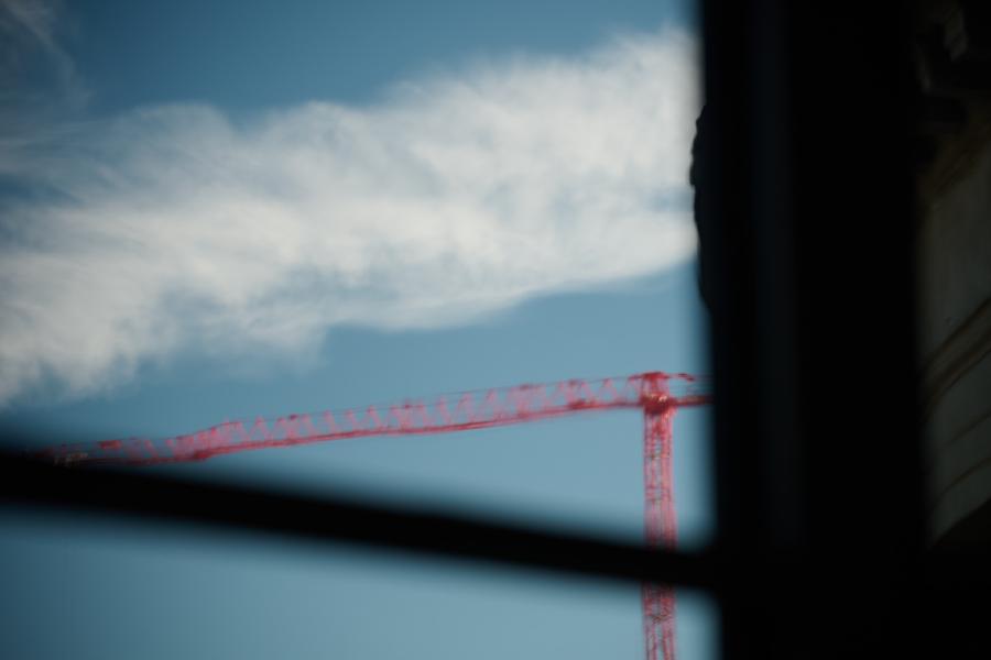 images/25-11-28_clouds_and_crane.jpg