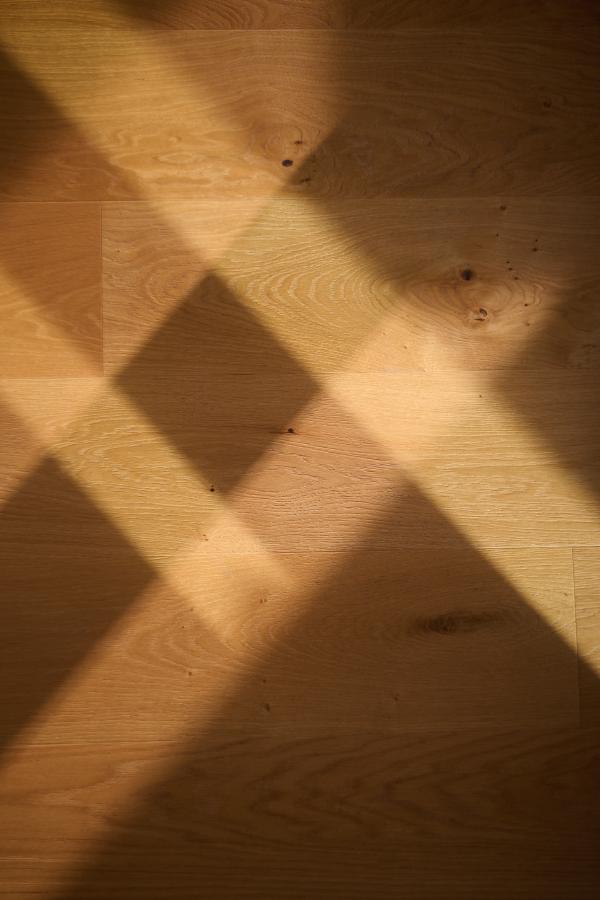 images/25-12-12_light_on_the_floor.jpg