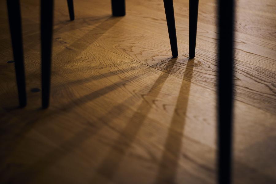 images/26-03-25_chair_legs.jpg