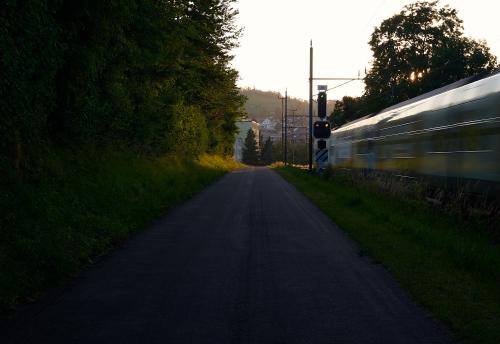 images/25-06-18_train_at_sunset.jpg