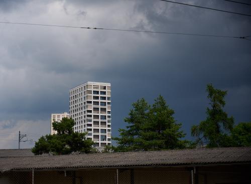 images/25-06-23_building_after_a_storm.jpg
